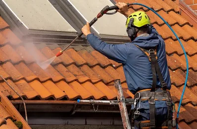 Démoussage et hydrofuge de toiture à Menneval